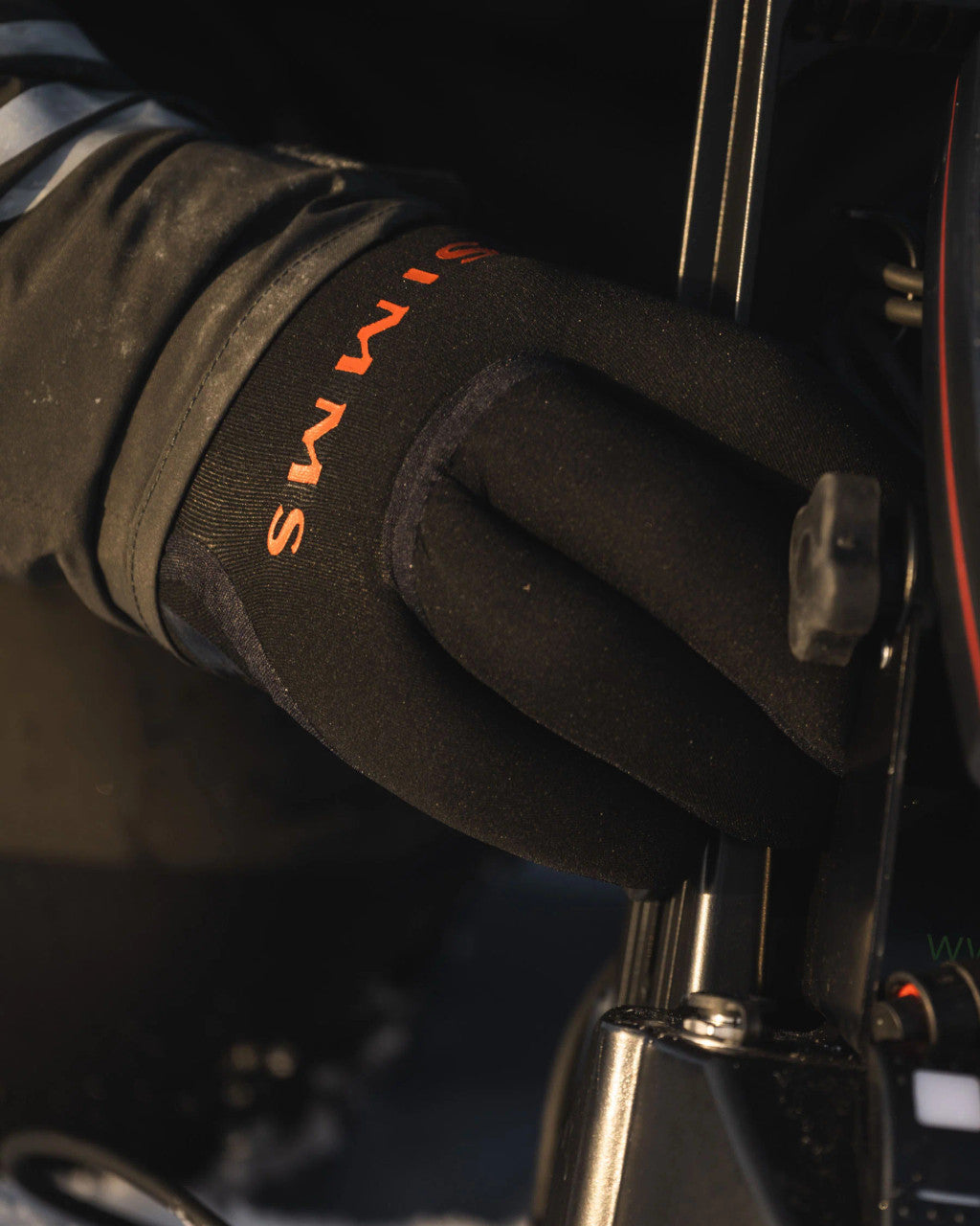 SIMMS EXSTREAM NEOPRENE GLOVE