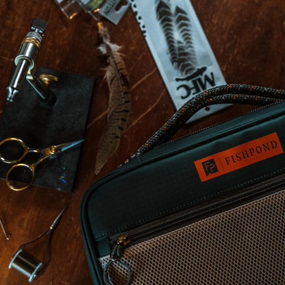 FISHPOND BACKWATER FLY TYING KIT
