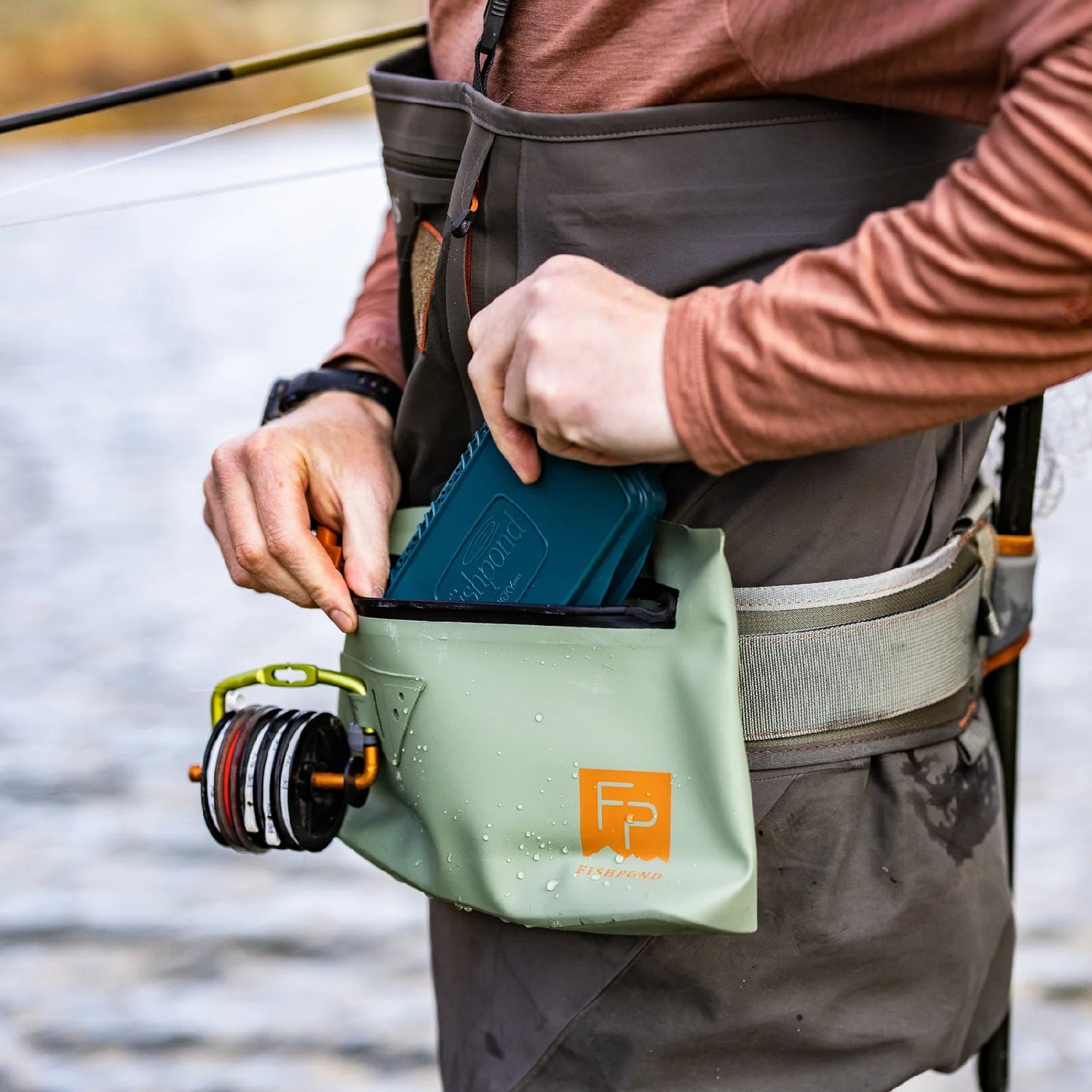 FISHPOND THUNDERHEAD SUBMERSIBLE POUCH